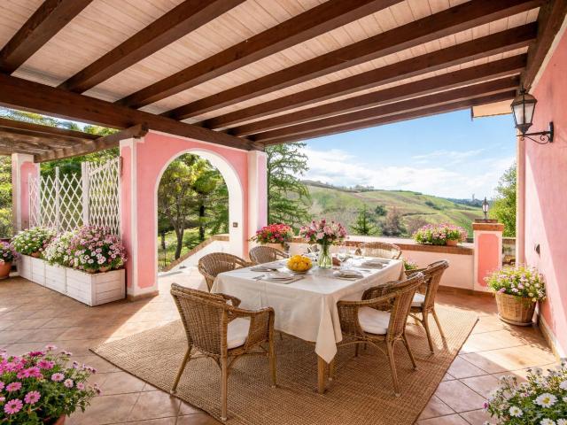 Villa Indipendente in vendita a Pietra De' Giorgi, Lombardia