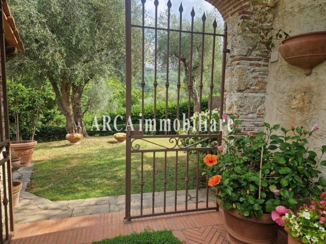 Villa Indipendente in vendita a Capriglia, Pietrasanta