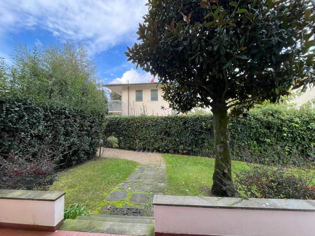 Villa Indipendente in vendita a Tonfano, Toscana