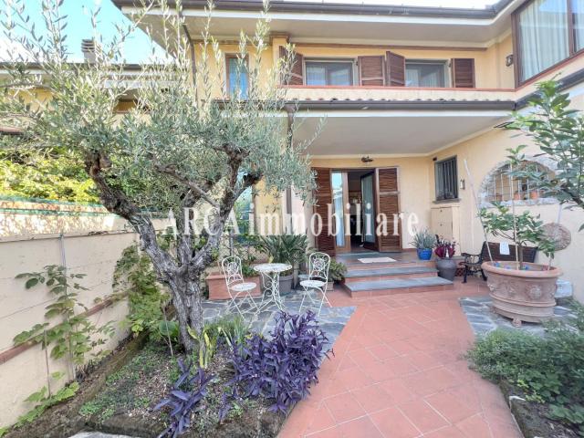 Villa Indipendente in vendita a Tonfano, Toscana