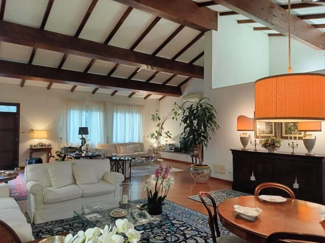 Villa Indipendente in vendita a Porta a Lucca, Pisa