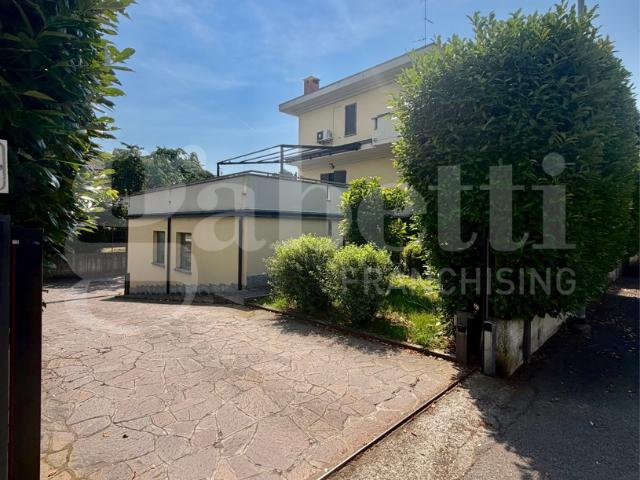 Villa Indipendente in vendita a Castelletto, Senago