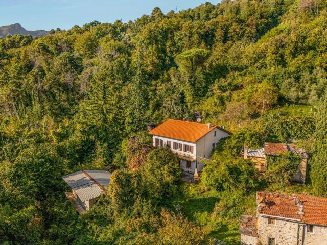 Villa Indipendente in vendita a Seravezza, Toscana