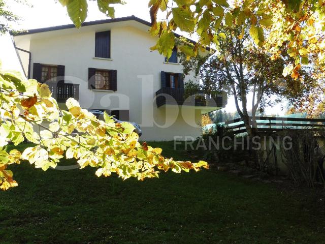 Villa Indipendente in vendita a Solagna, Veneto