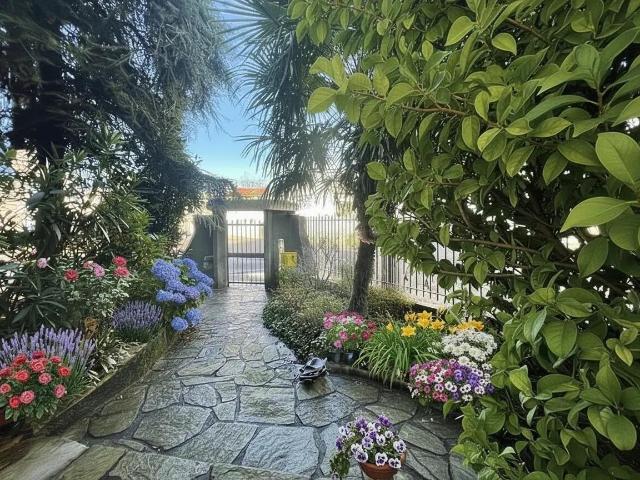Villa Indipendente in vendita a Solbiate Olona, Varese