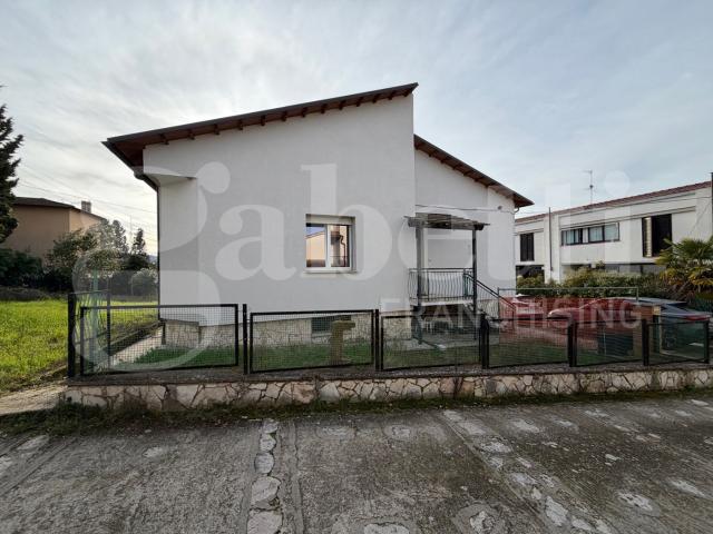 Villa Indipendente in vendita a Terni, Umbria