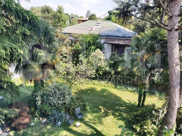 Villa Indipendente in vendita a Trezzano Sul Naviglio, Lombardia