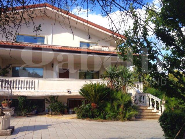Villa Indipendente in vendita a Venafro, Molise