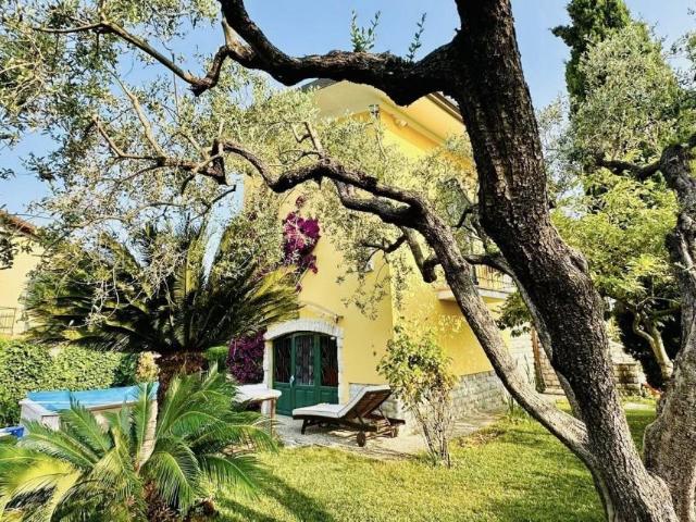 Villa Indipendente in vendita a Ameglia, Liguria