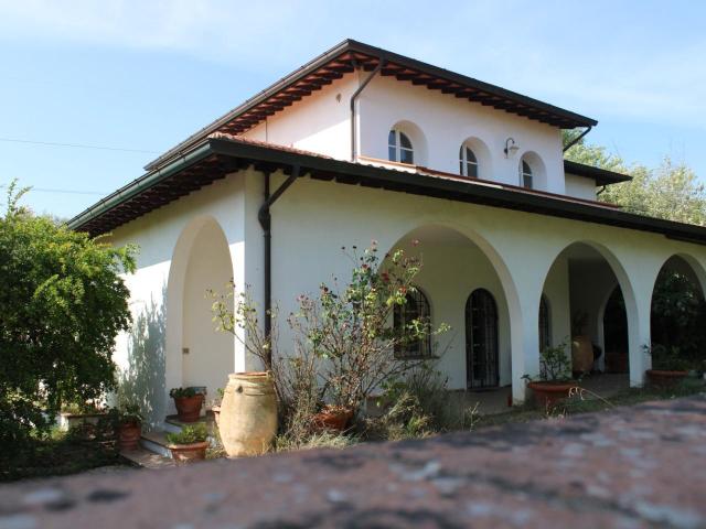 Villa Indipendente in vendita a Bientina, Pisa