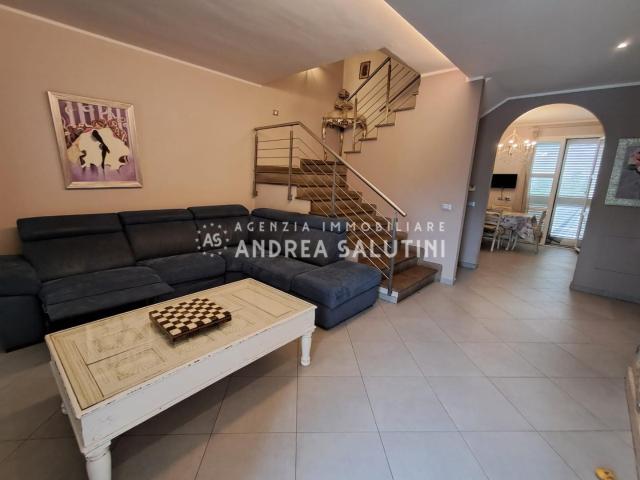 Villa Indipendente in vendita a Cascine di Buti, Buti