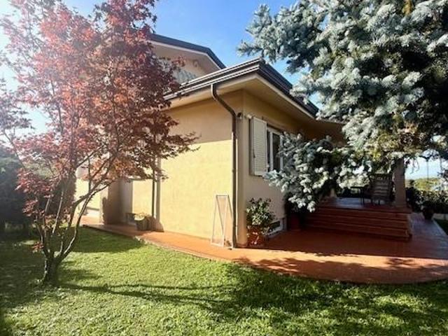 Villa Indipendente in vendita a Camaiore, Toscana