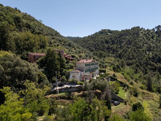 Villa Indipendente in vendita a Camaiore, Toscana