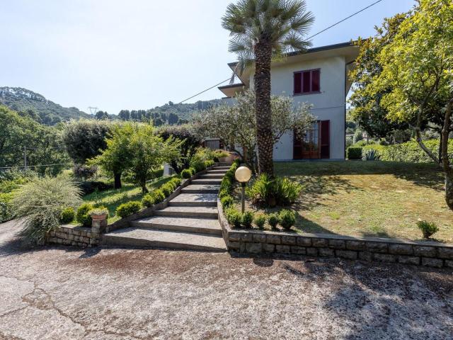 Villa Indipendente in vendita a Nocchi, Camaiore