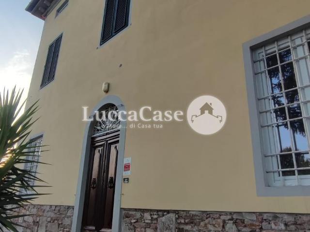 Villa Indipendente in vendita a Parezzana, Capannori