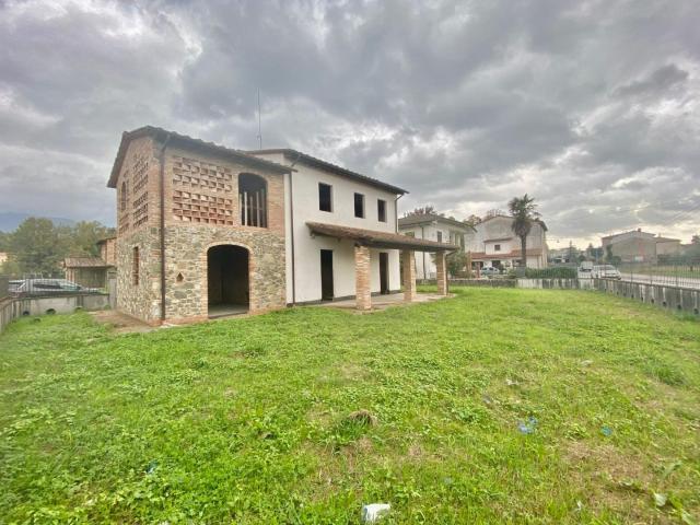 Villa Indipendente in vendita a Capannori, Toscana