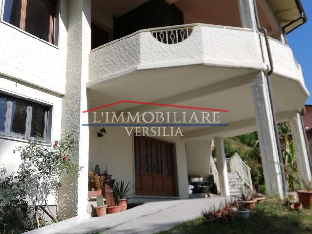 Villa Indipendente in vendita a Carrara, Toscana
