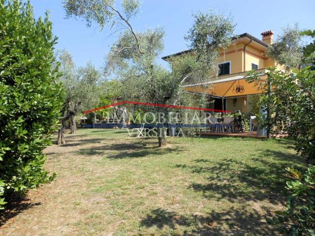 Villa Indipendente in vendita a La Prada, Carrara
