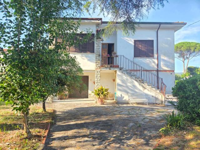 Villa Indipendente in vendita a San Donato, Cascina