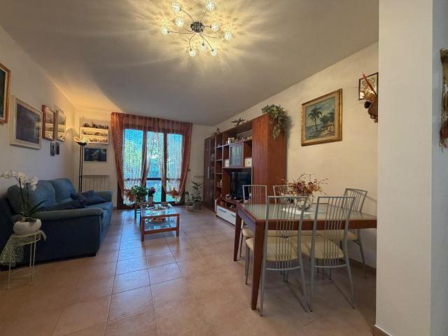 Villa Indipendente in vendita a Titignano, Cascina