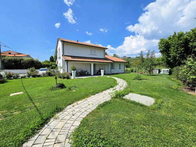 Villa Indipendente in vendita a Santa Maria, Buggiano