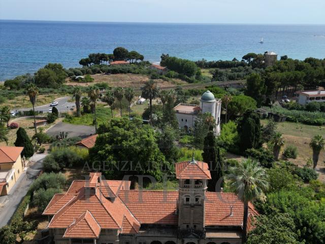 Villa Indipendente in vendita a Ventimiglia, Liguria