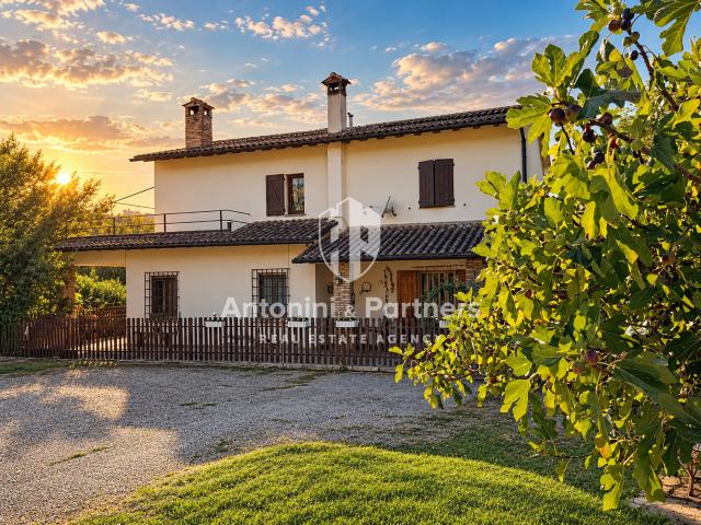 Villa Indipendente in vendita a Izzalini, Umbria