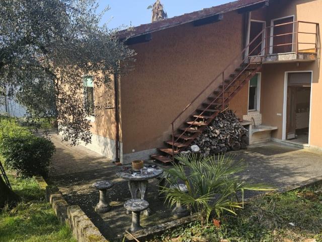 Villa Indipendente in vendita a Marasino, Sale Marasino