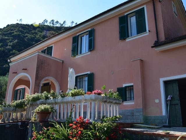 Villa Indipendente in vendita a Luceto, Albisola Superiore