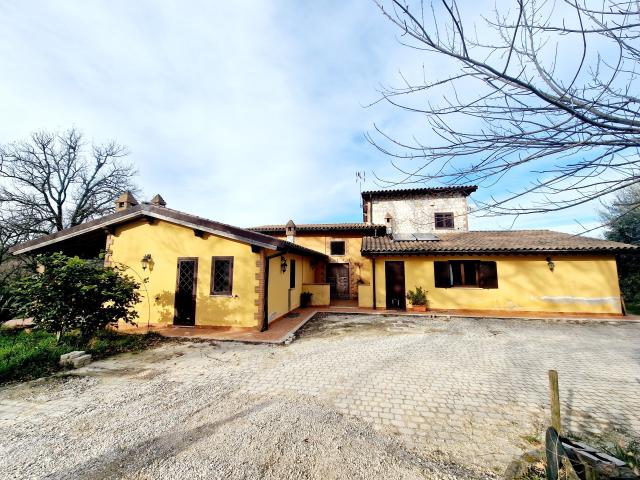 Villa Indipendente in vendita a Montenero, Amelia