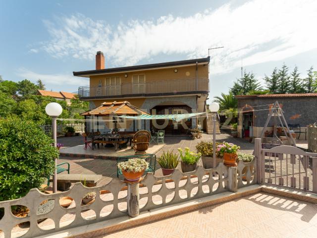 Villa Indipendente in vendita a Biancavilla, Sicilia