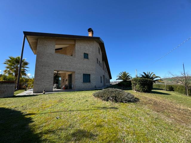 Villa Indipendente in vendita a Marche, Fermo