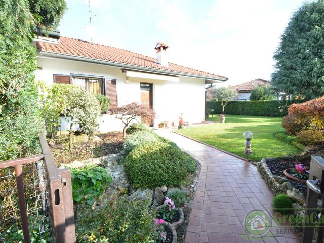 Villa Indipendente in vendita a Burago Di Molgora, Lombardia