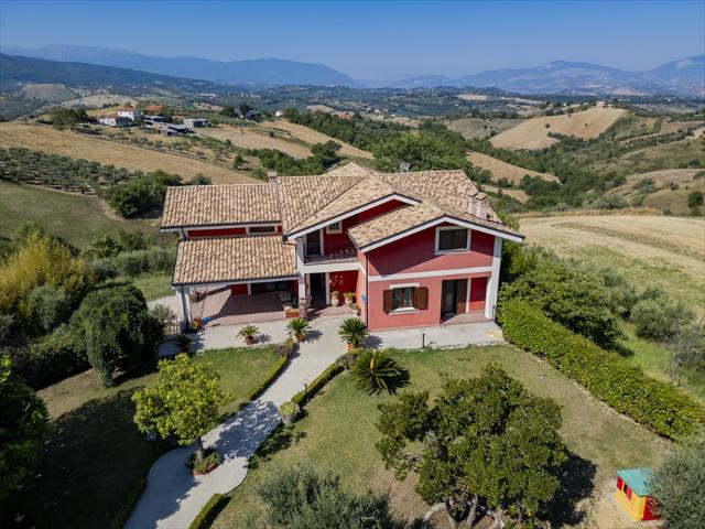 Villa Indipendente in vendita a Manoppello, Abruzzo