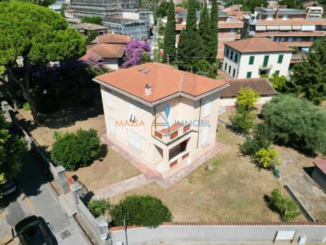 Villa Indipendente in vendita a San Carlo, Marina Di Massa