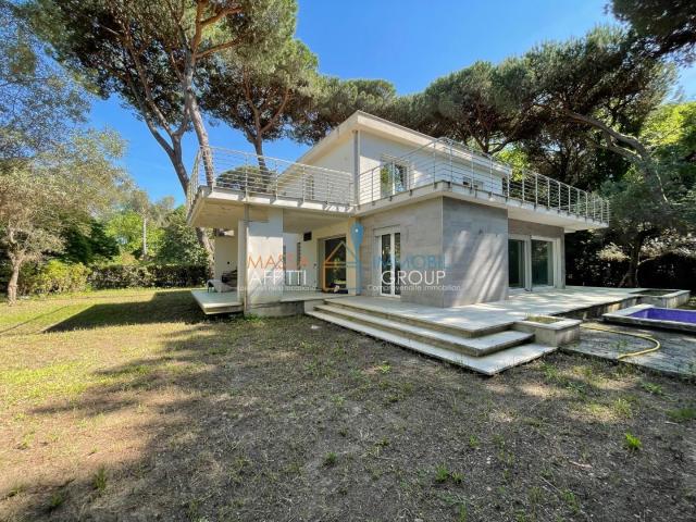 Villa Indipendente in vendita a Poveromo, Marina Di Massa