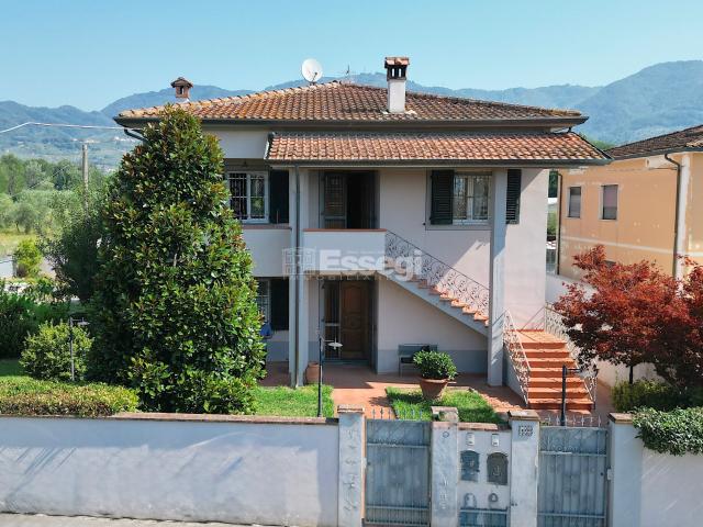 Villa Indipendente in vendita a Capannori, Toscana