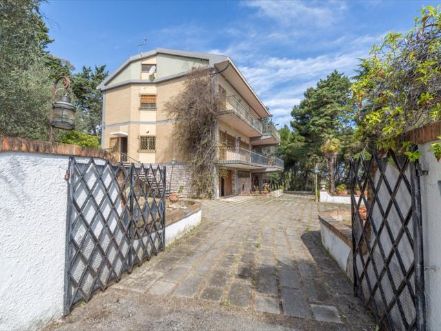 Villa Indipendente in vendita a Unione dei Comuni della Val Vibrata, Tortoreto