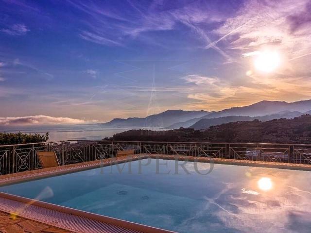 Villa Indipendente in vendita a Bordighera, Liguria