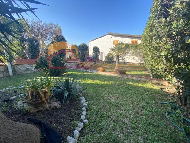 Villa Indipendente in vendita a Epipoli, Siracusa