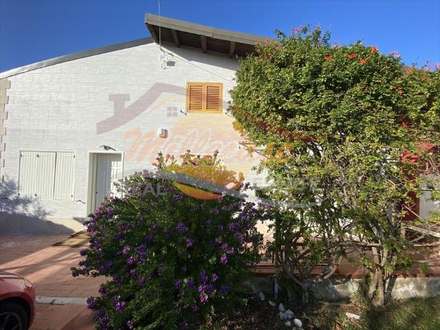 Villa Indipendente in vendita a Epipoli, Siracusa