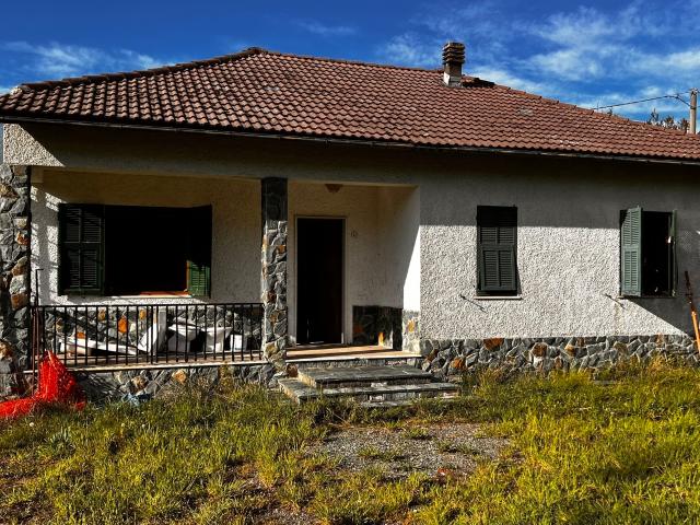 Villa Indipendente in vendita a Urbe, Olba