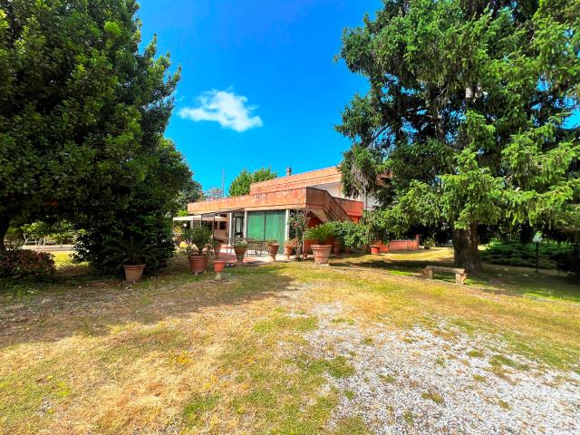 Villa Indipendente in vendita a Cervaiolo, Montignoso