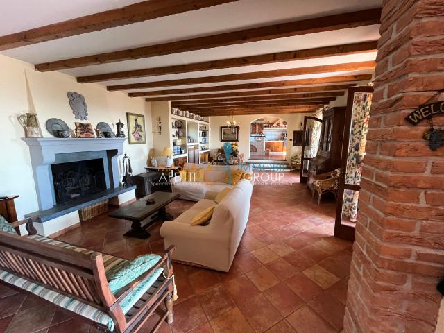 Villa Indipendente in vendita a San Lorenzo, Marina Di Massa