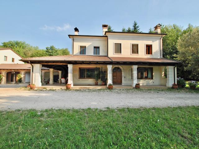 Villa Indipendente in vendita a Cornedo Vicentino, Veneto