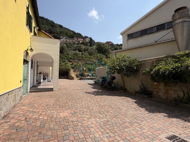 Villa Indipendente in vendita a Quiliano, Liguria