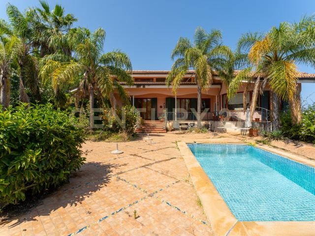Villa Indipendente in vendita a Ficarazzi, Aci Castello