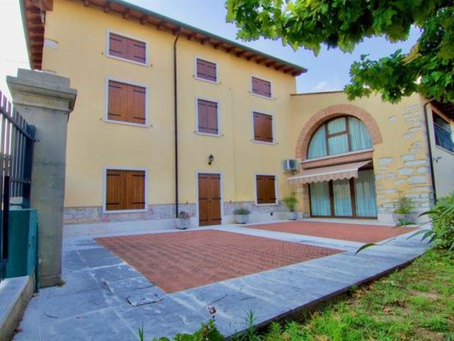 Villa Indipendente in vendita a Soave, Veneto