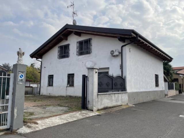 Villa Indipendente in vendita a Furato, Inveruno