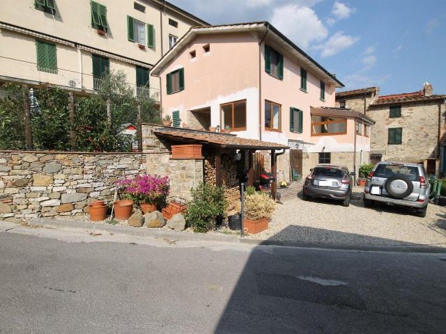 Villa Indipendente in vendita a Sesto di Moriano, Bagni Di Lucca Ponte